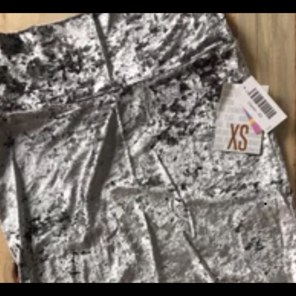 BNWT Cassie beautiful silver crushed velvet